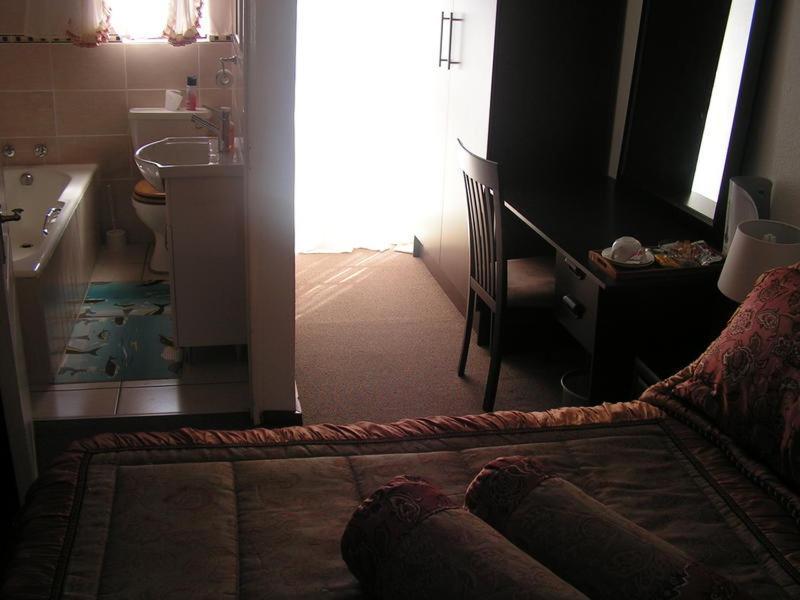 Moshitametsi Guesthouse Kempton Park Luaran gambar