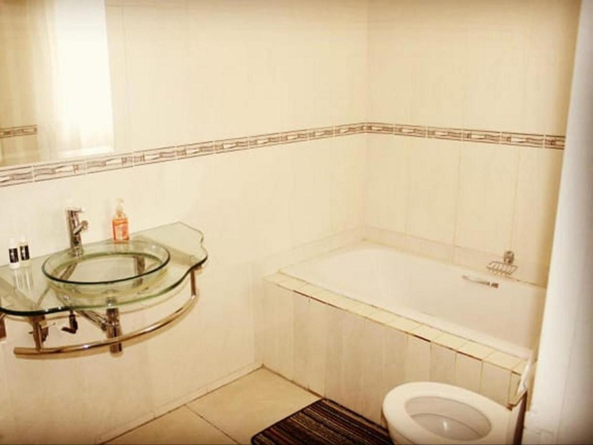Moshitametsi Guesthouse Kempton Park Luaran gambar