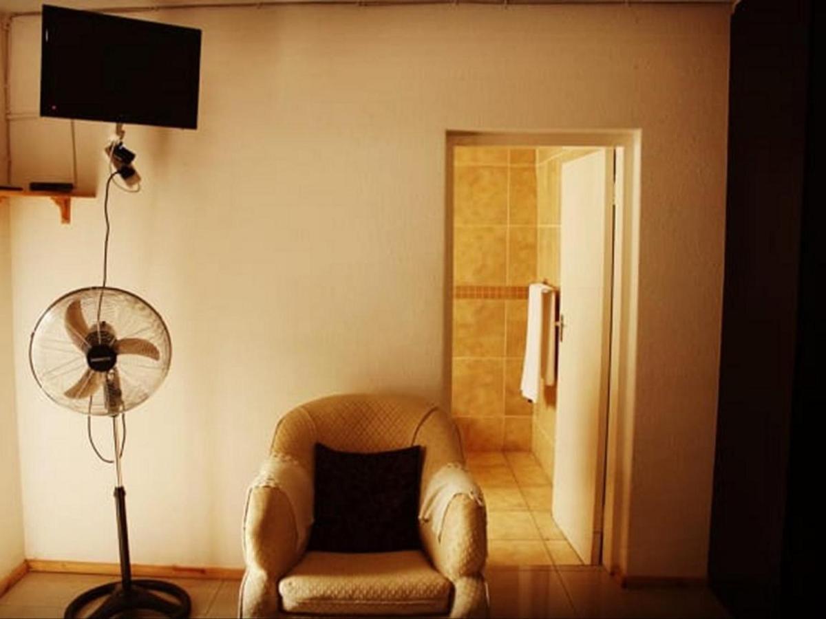 Moshitametsi Guesthouse Kempton Park Luaran gambar