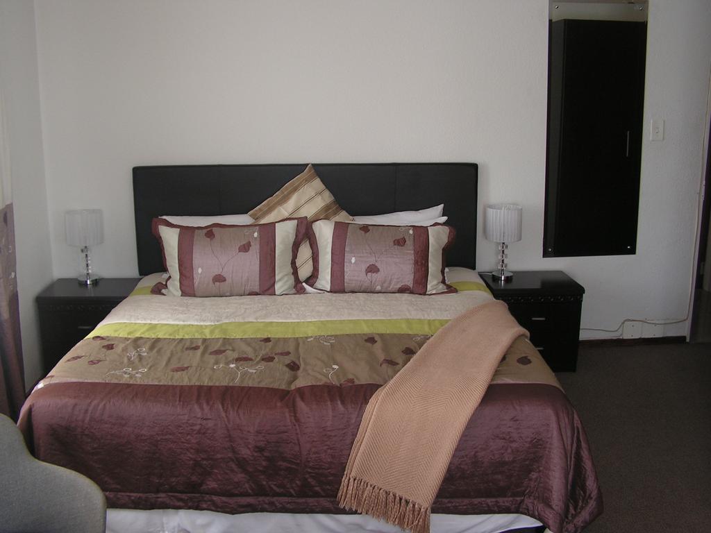 Moshitametsi Guesthouse Kempton Park Bilik gambar