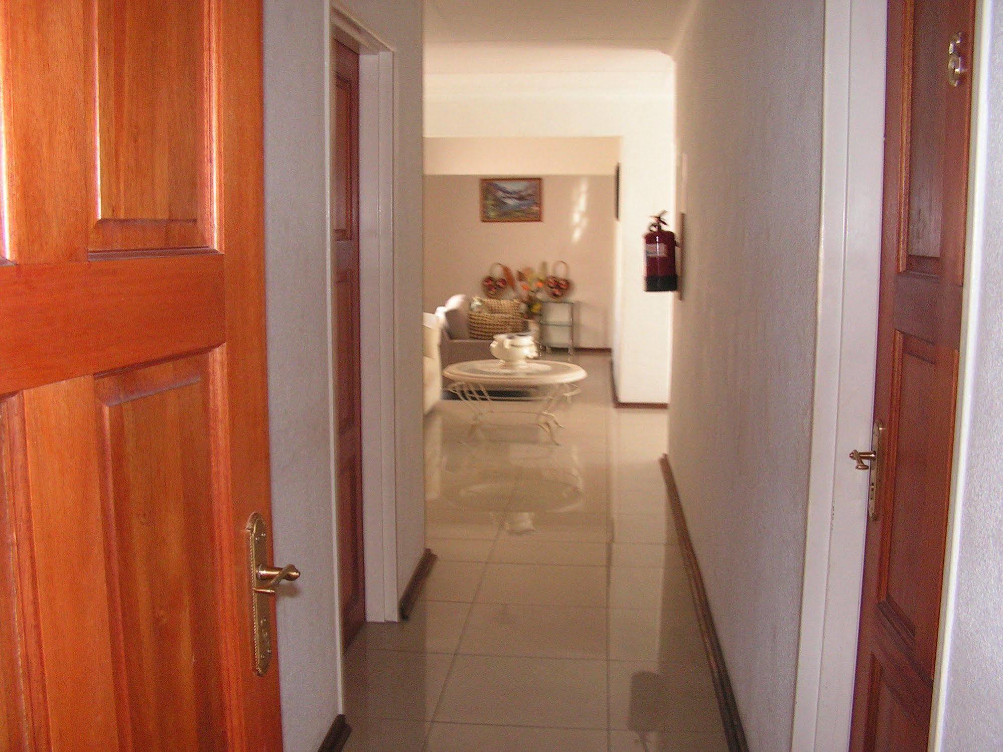 Moshitametsi Guesthouse Kempton Park Luaran gambar