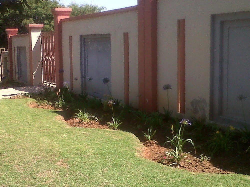 Moshitametsi Guesthouse Kempton Park Luaran gambar
